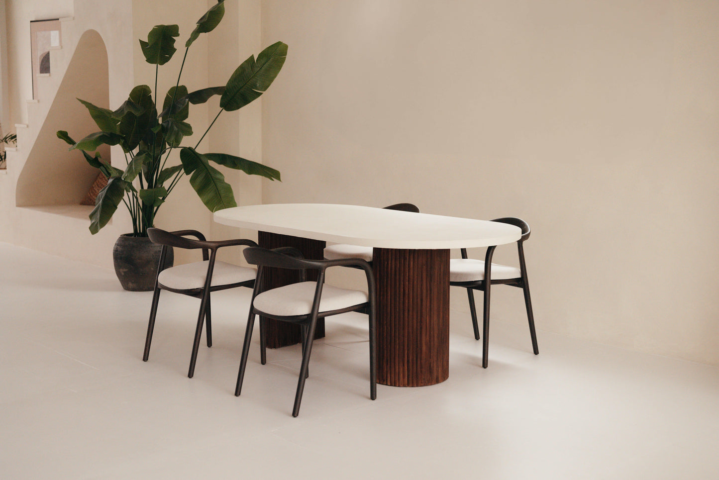 Japandi Eetkamerstoelen in Walnoot en Eiken met Linnen of Bouclé stof