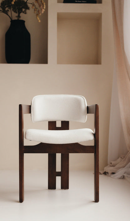 Japandi Eetkamerstoel – Tijdloos Scandinavisch Design met Walnoot hout kleur