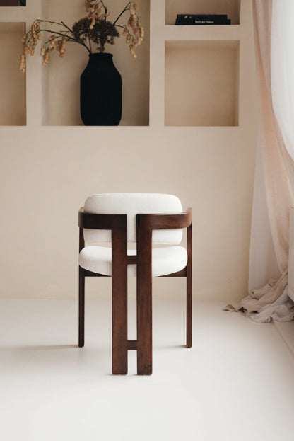 Japandi Eetkamerstoel – Tijdloos Scandinavisch Design met Walnoot hout kleur