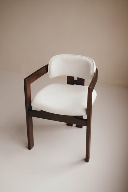 Japandi Eetkamerstoel – Tijdloos Scandinavisch Design met Walnoot hout kleur