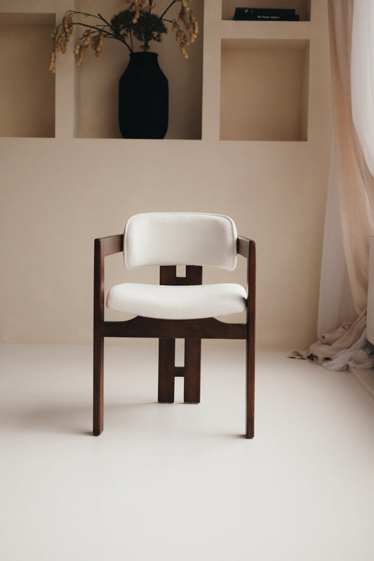 Japandi Eetkamerstoel – Tijdloos Scandinavisch Design met Walnoot hout kleur